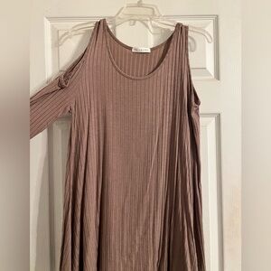 Cold shoulder lightweight tee